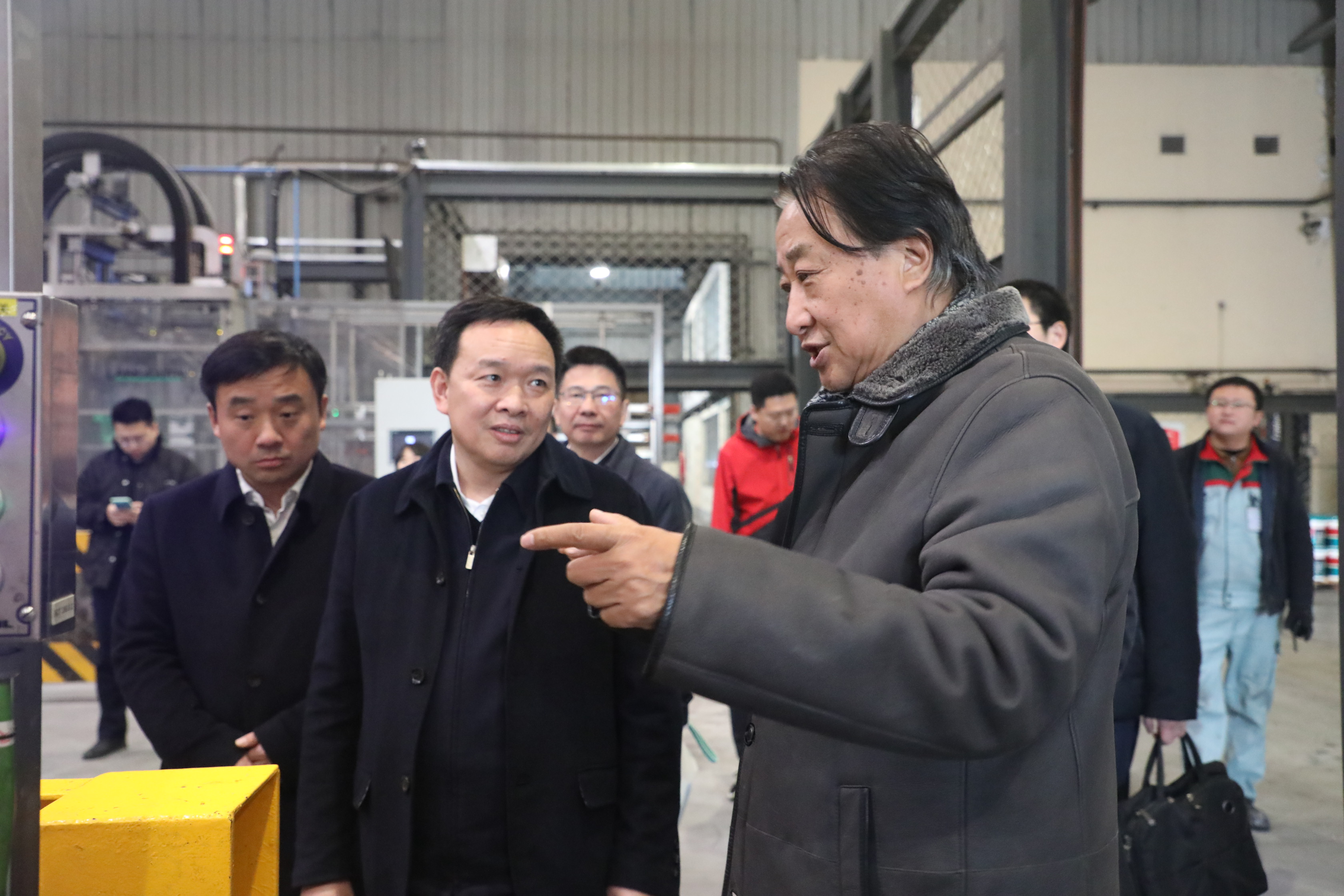武汉市蔡甸区委书记余从斌一行莅临AG庄闲北京总部参观指导