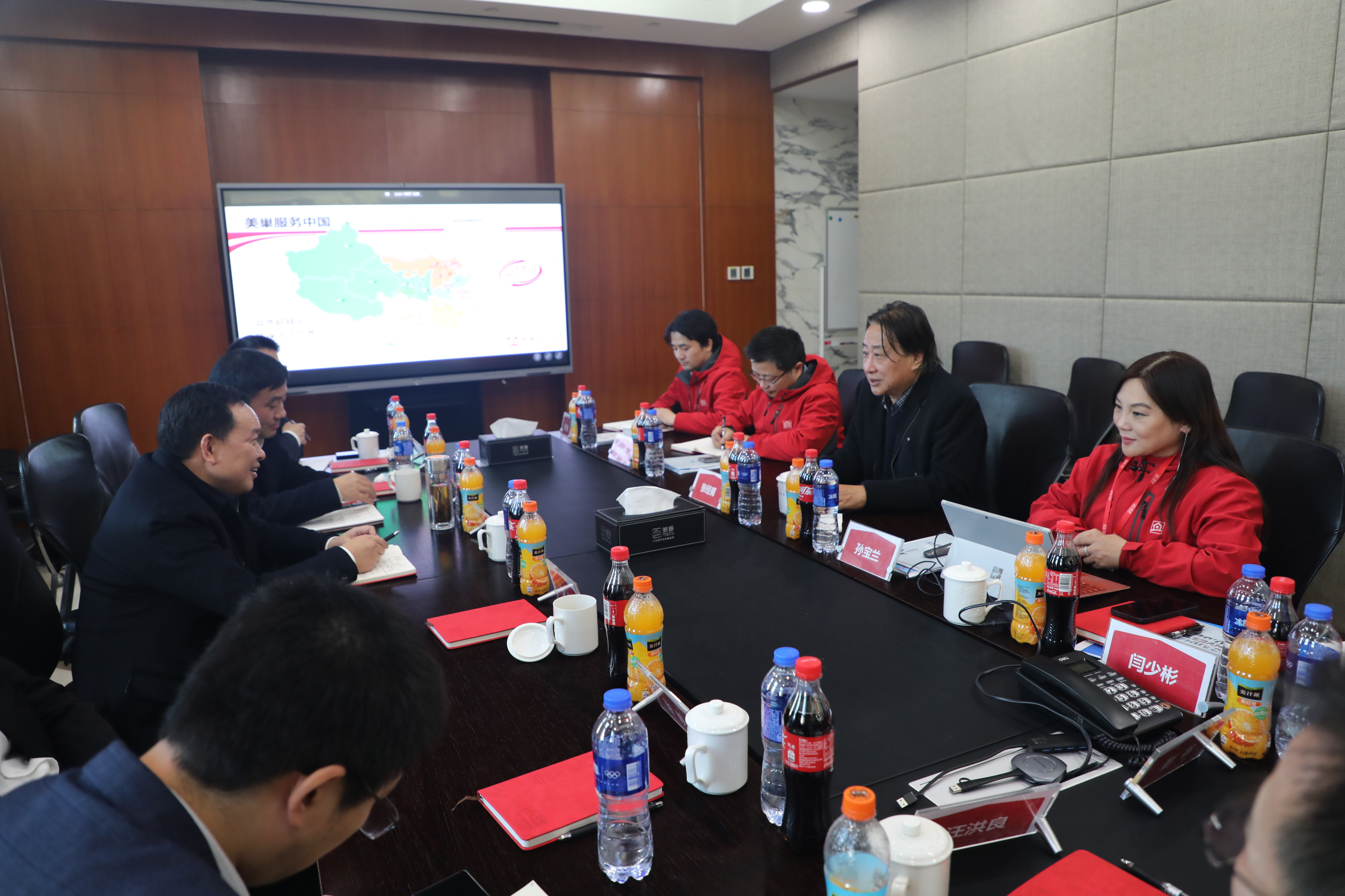武汉市蔡甸区委书记余从斌一行莅临AG庄闲北京总部参观指导